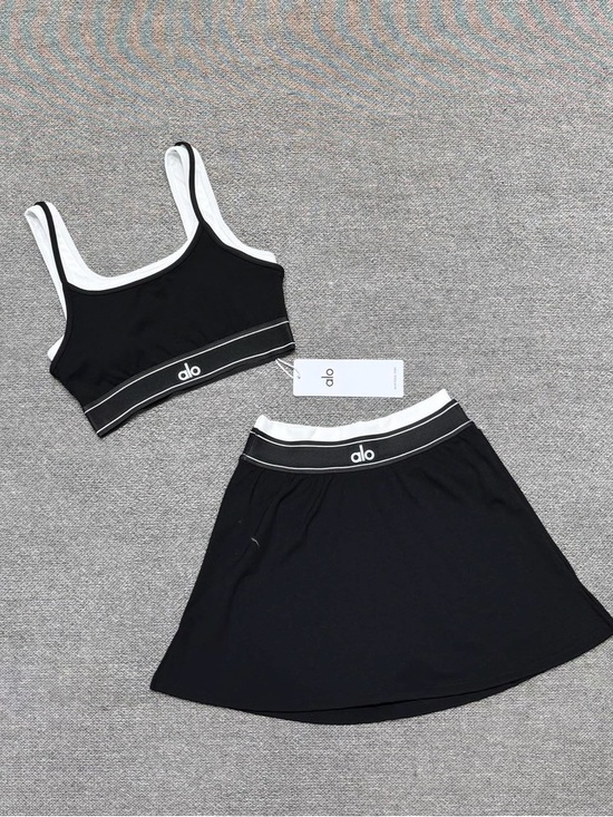 ALO Yoga Pants - ALO Yoga Black and White Sports Skirt Set